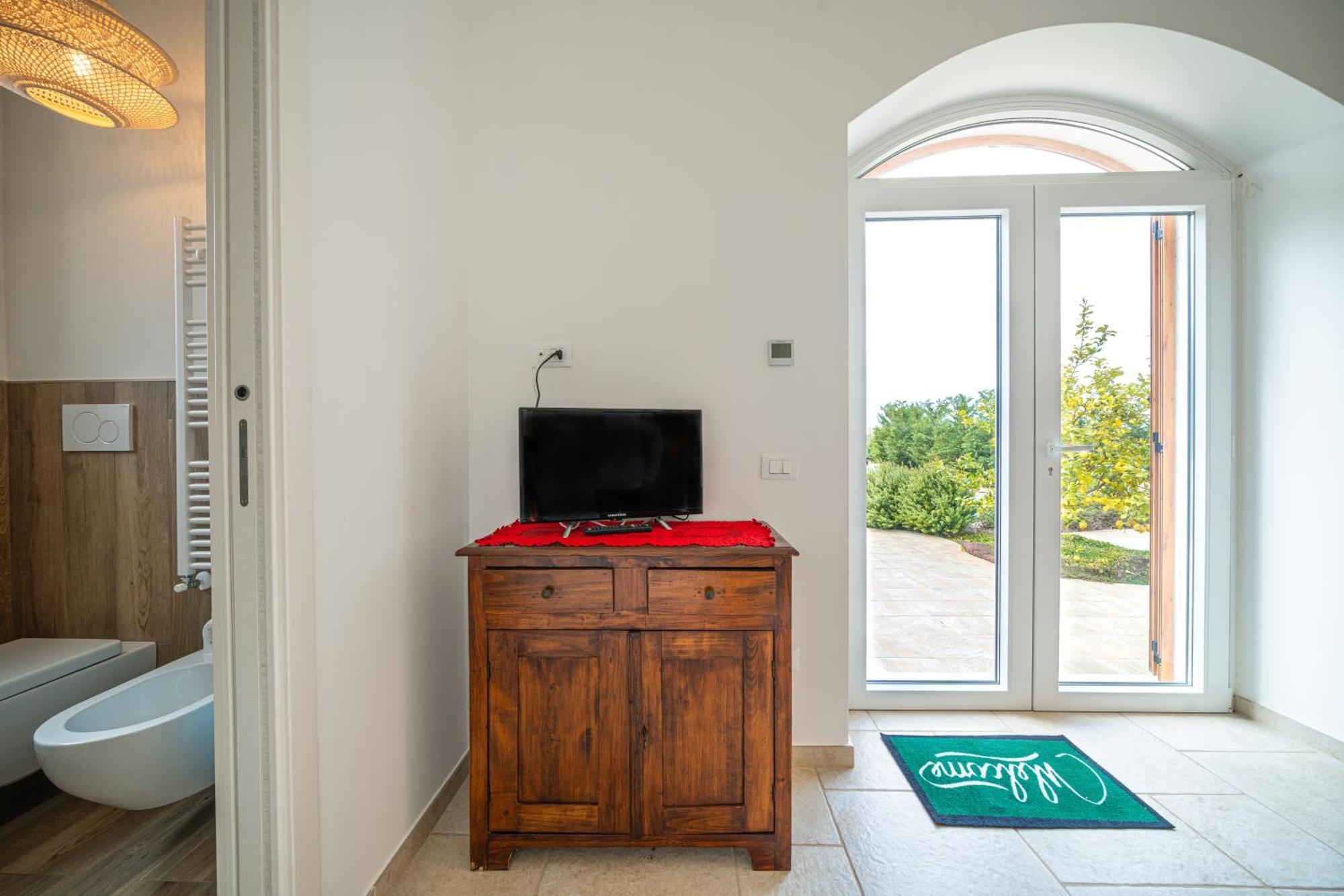 Private Pool & Parking Donna Lina Villa Конверсано Екстериор снимка